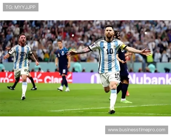 梅西带领阿根廷赢得世界杯荣耀，表现稳健引发关注