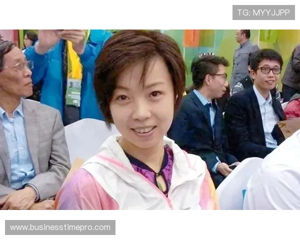 张怡宁打球时一板一眼，生活里却比谁都敢买买买！