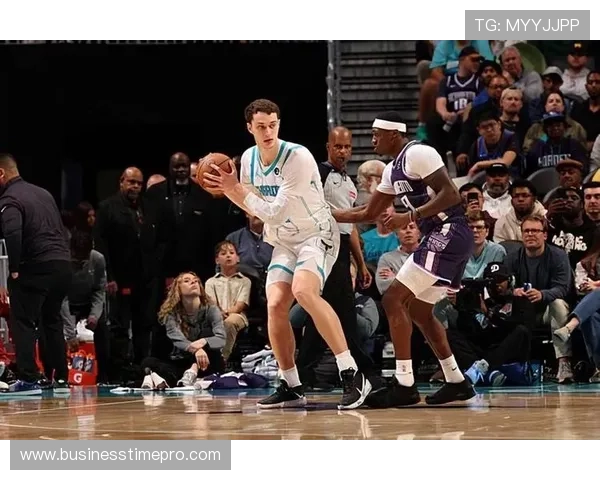 拉塞尔内线防守压制对手篮板率领先同代中锋显著提升球队护筐能力